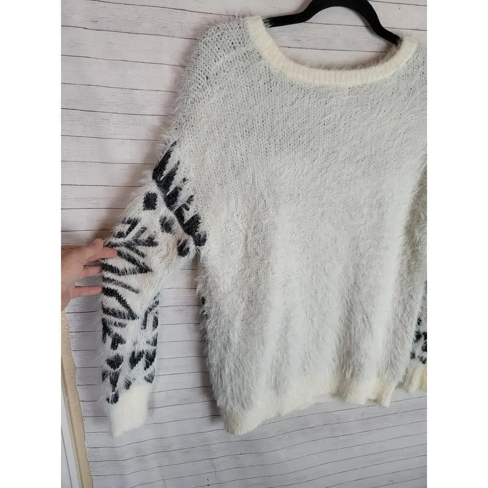 Maurices White Snowflake Eyelash Fuzzy Knit Pullover Sweater, sz Large
